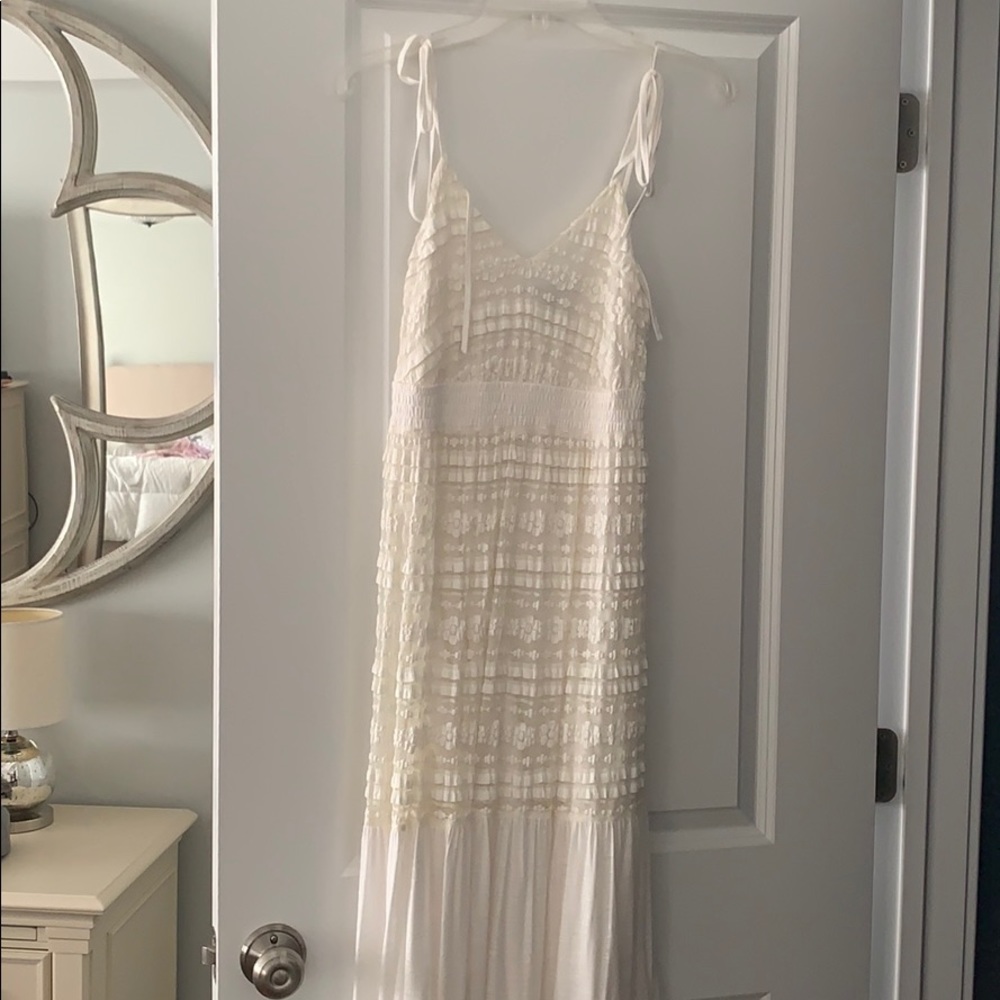 White lace maternity dress